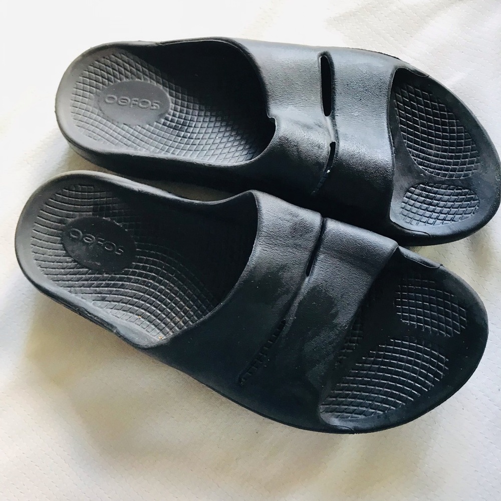 OOFOS‎ Black Slide Sandals